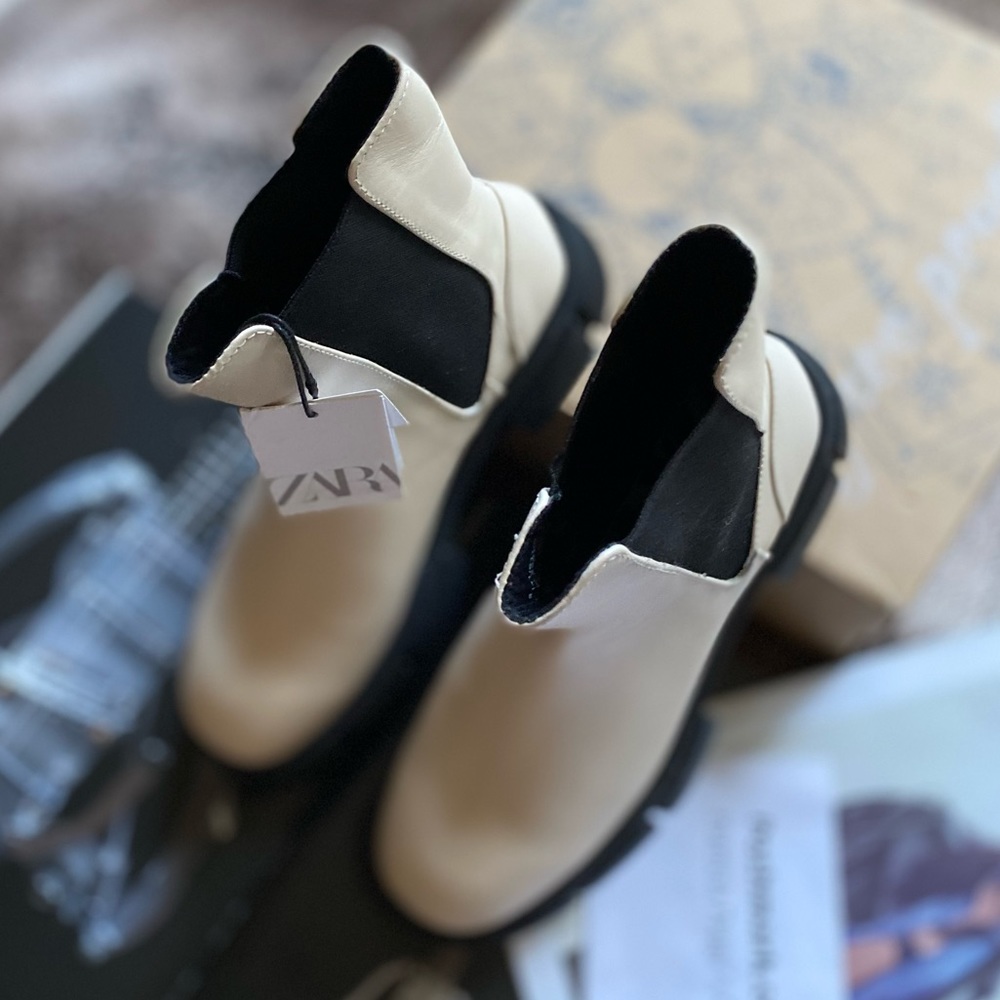 ZARA Low Heeled Lug Sole Leather Ankle Boots - Picture 13 of 15